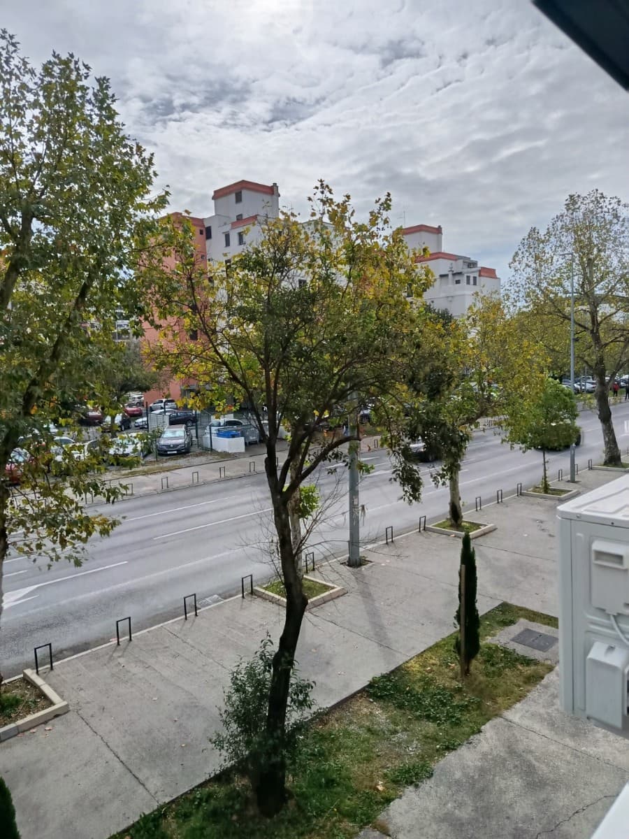 Izdaje se dvosoban stan