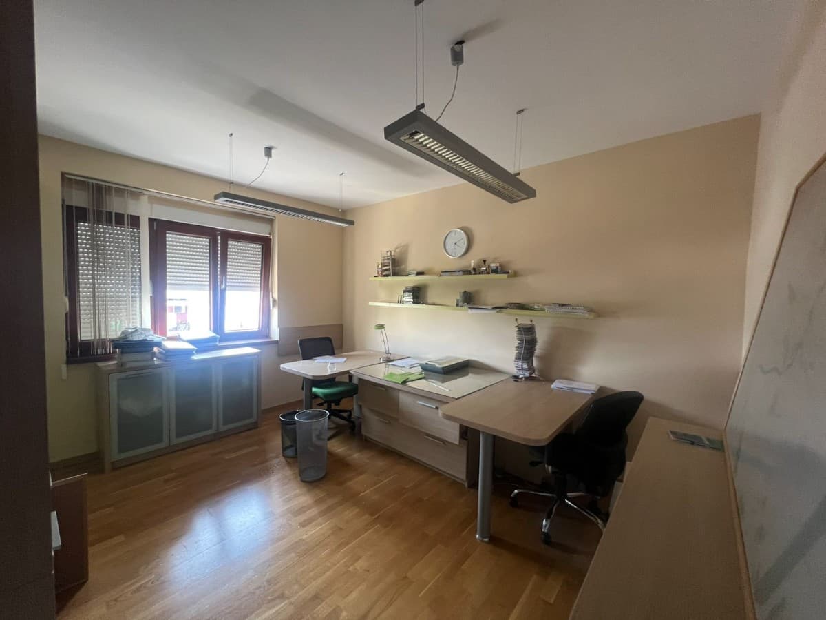 Izdaje se poslovni prostor