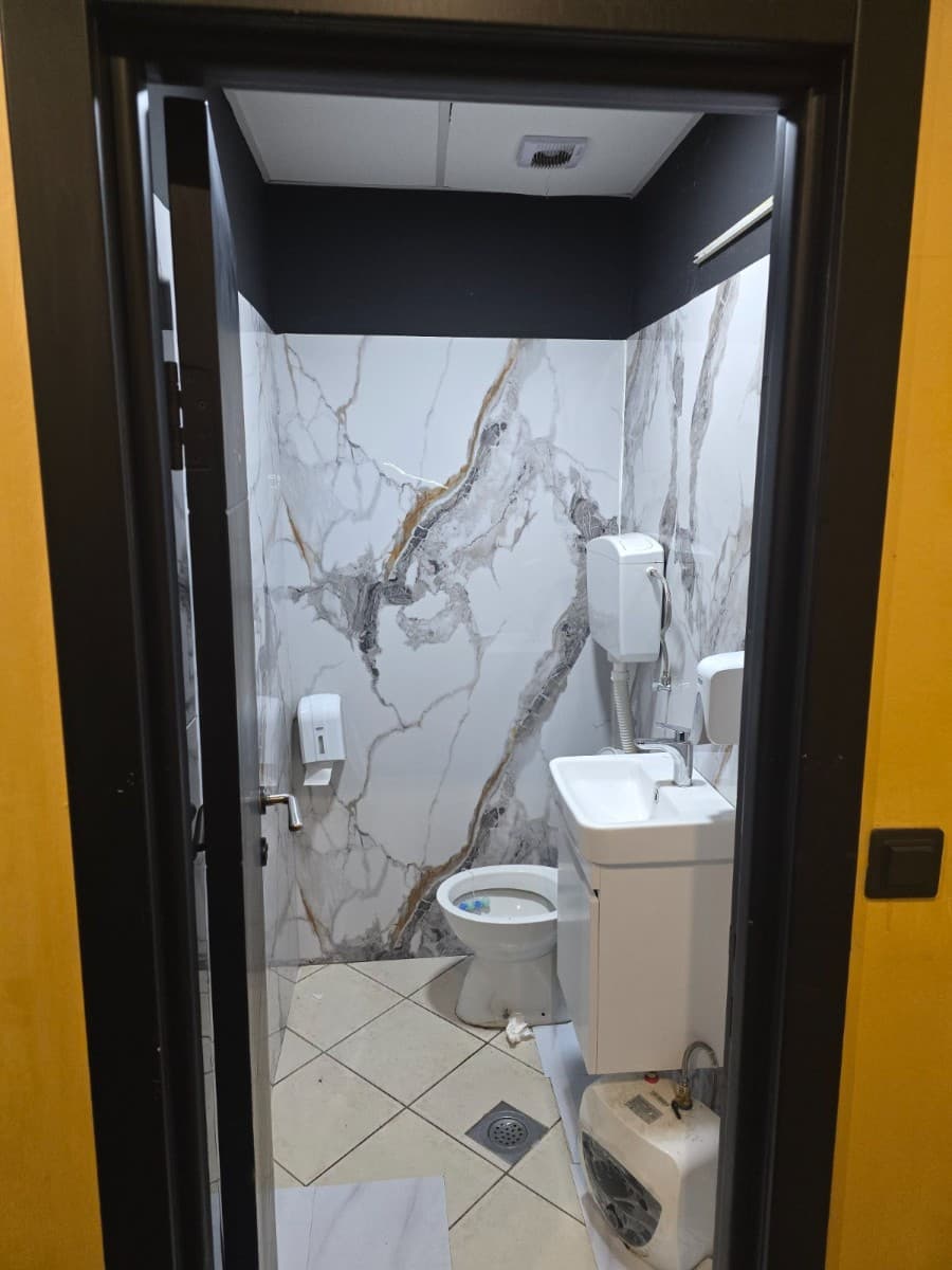 Izdaje se poslovni prostor u strogom centru