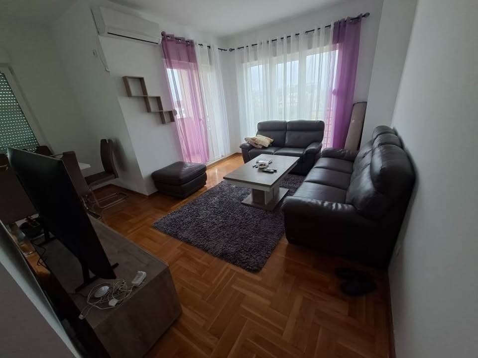 Izdaje se dvosoban stan