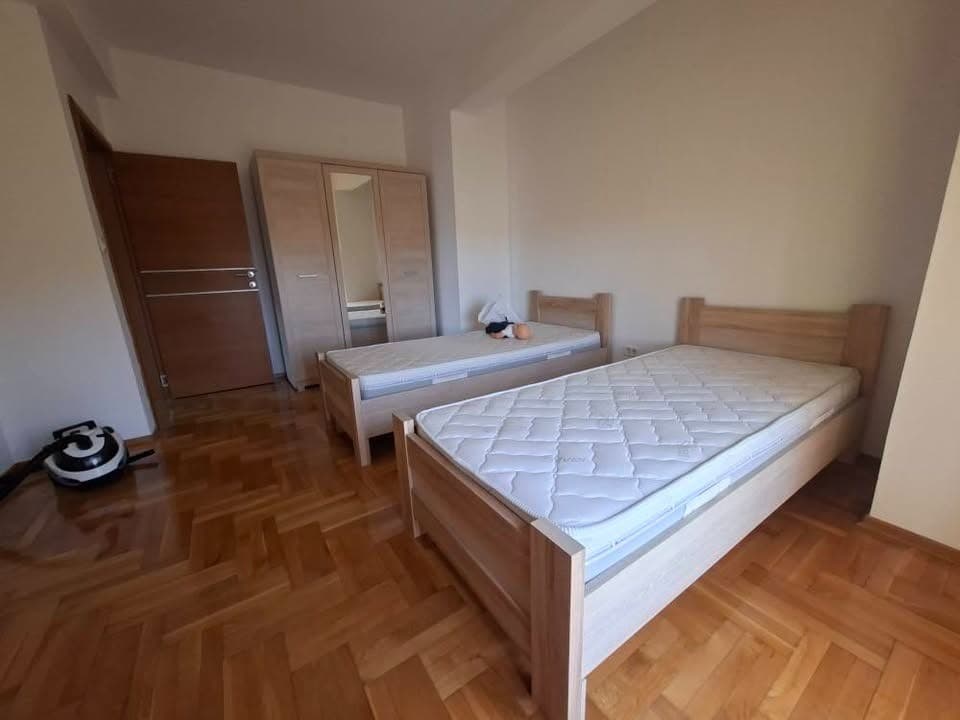Izdaje se dvosoban stan
