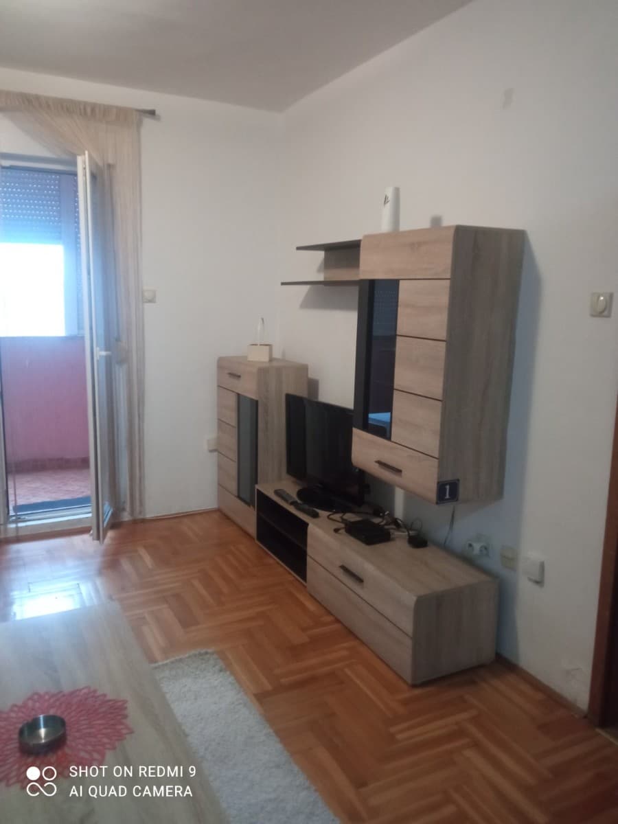 Izdaje se stan