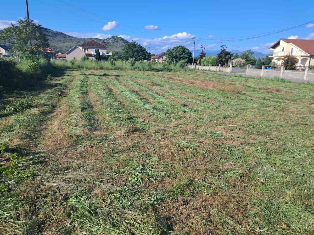 Prodaje se plac