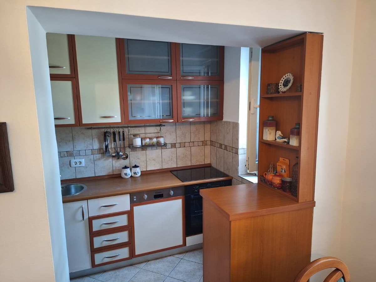 Izdaje se dvosoban stan