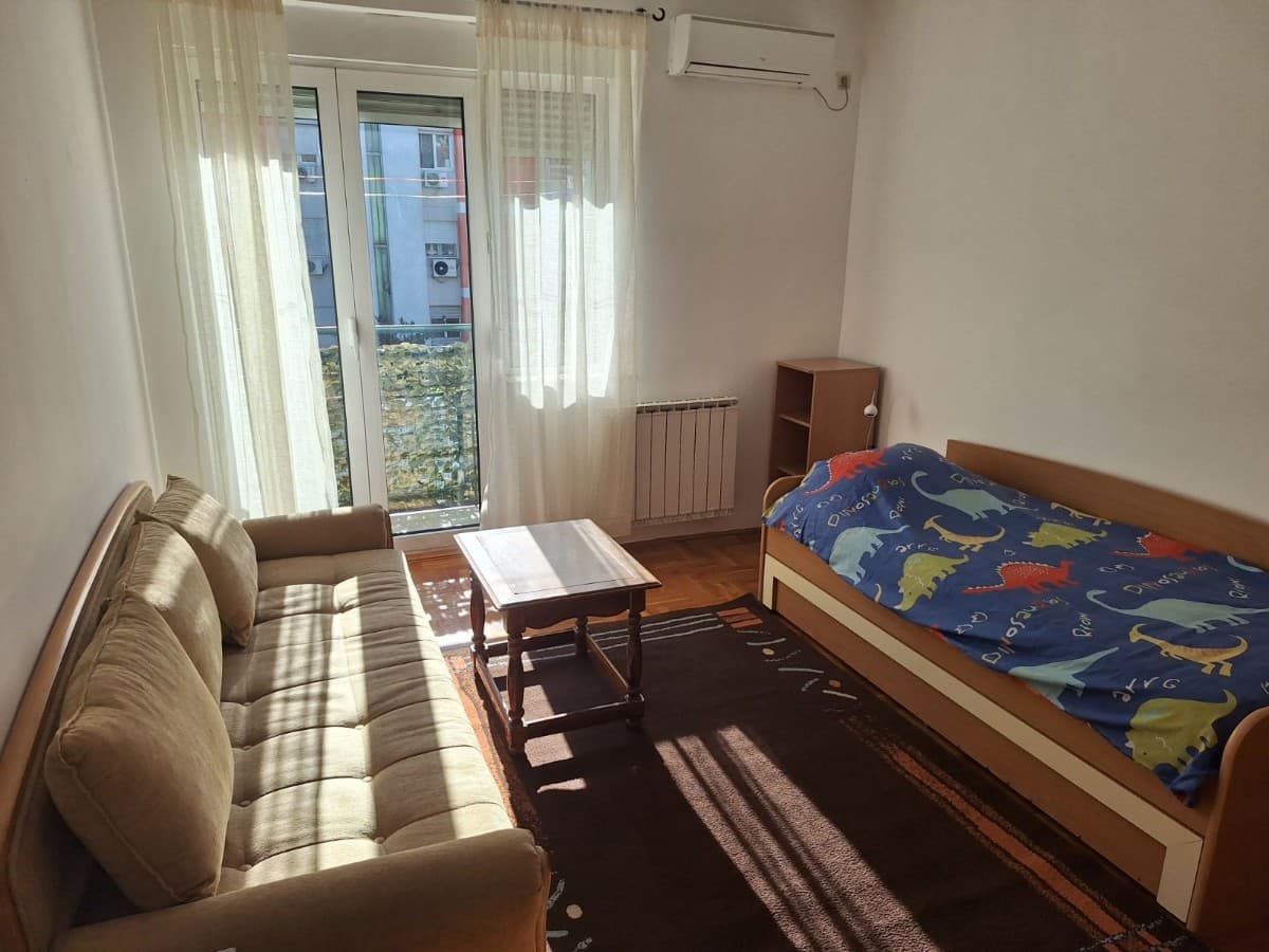 Izdaje se dvosoban stan