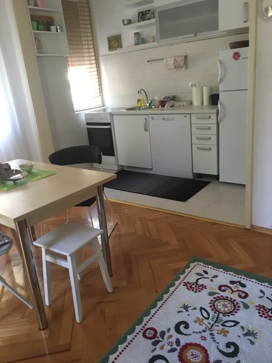 Izdaje se stan