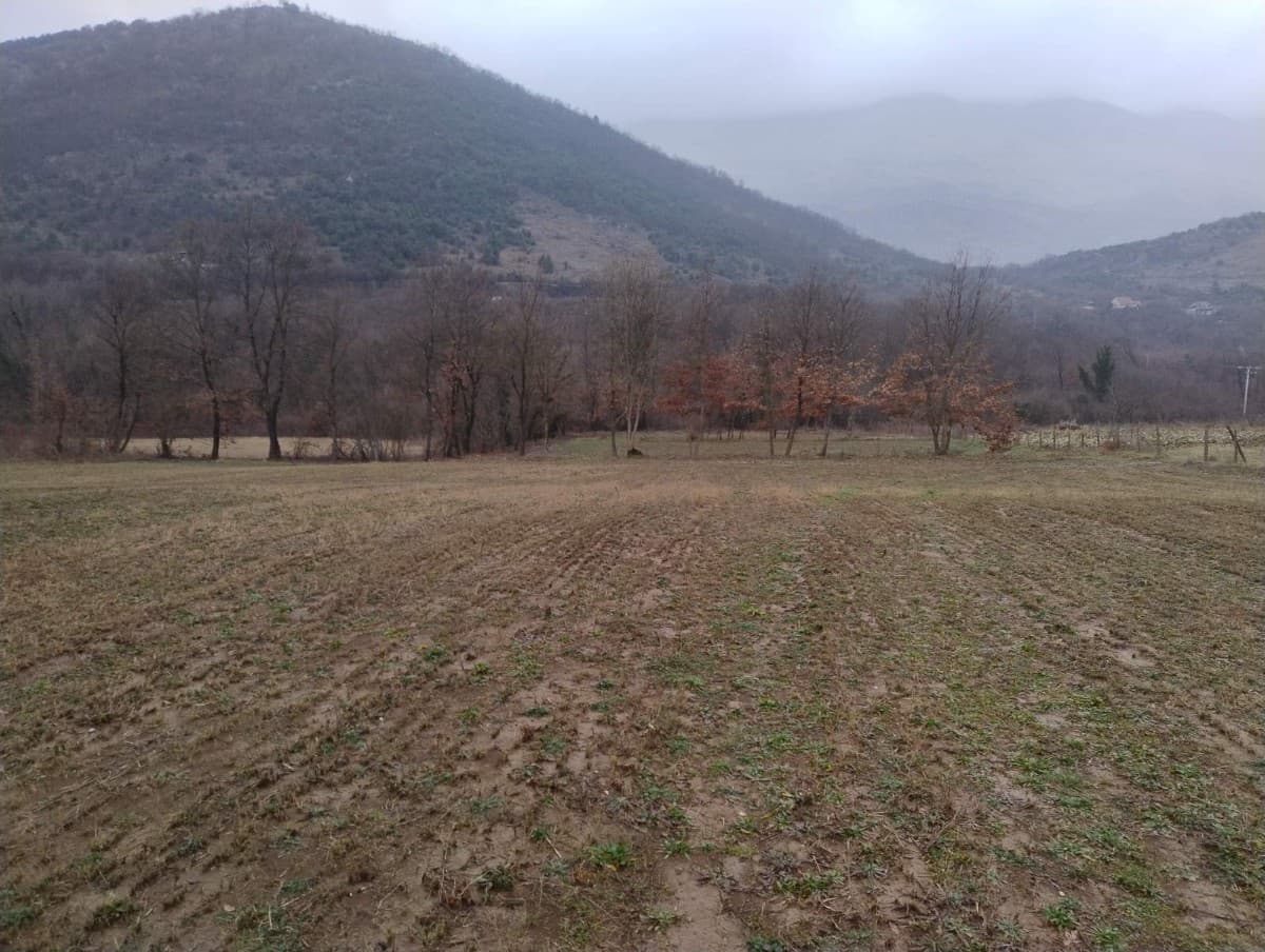 Prodaje se gradjevinsko zemljiste