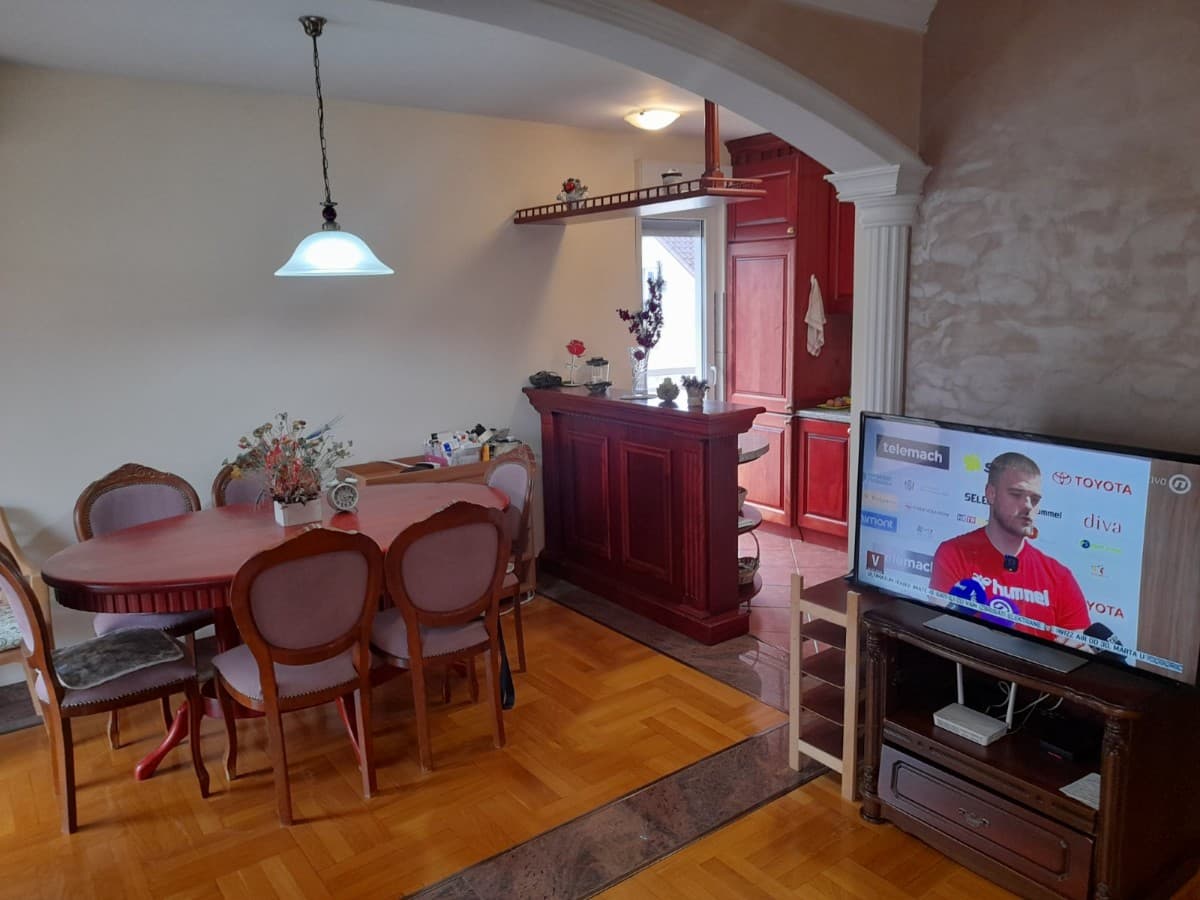 Izdaje se dvosoban stan