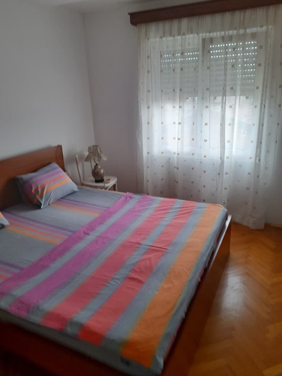 Izdaje se dvosoban stan