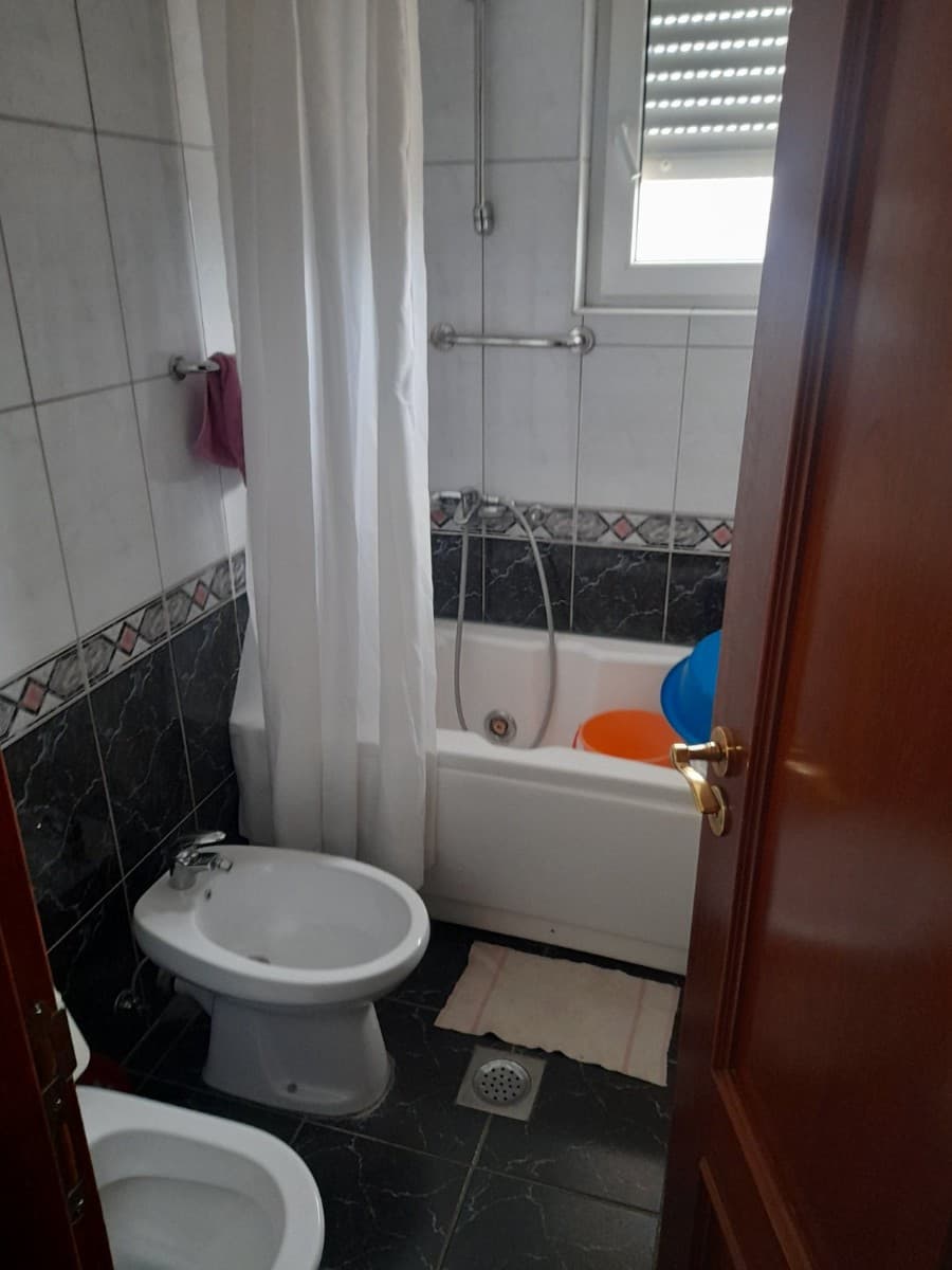 Izdaje se dvosoban stan