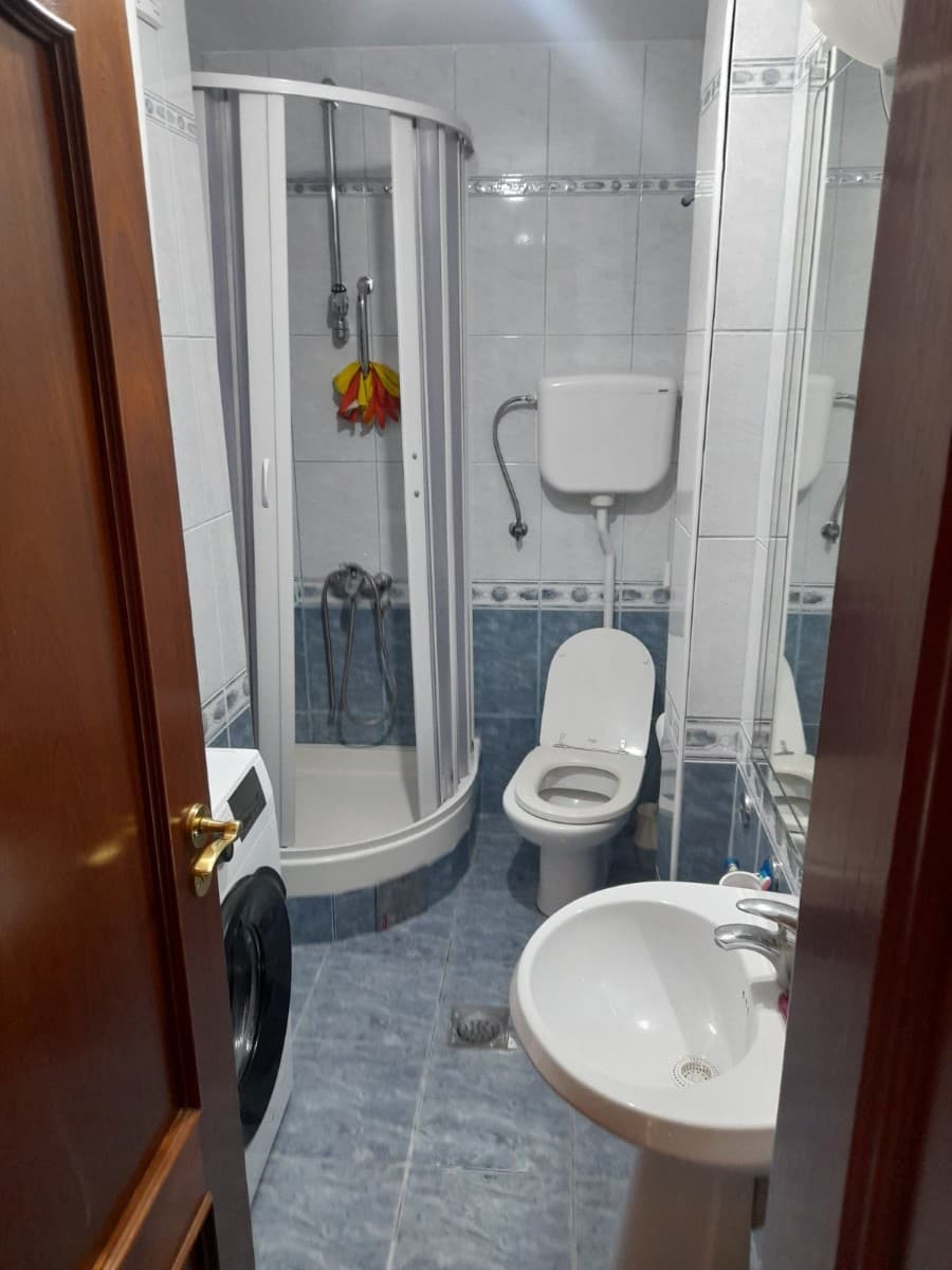 Izdaje se dvosoban stan