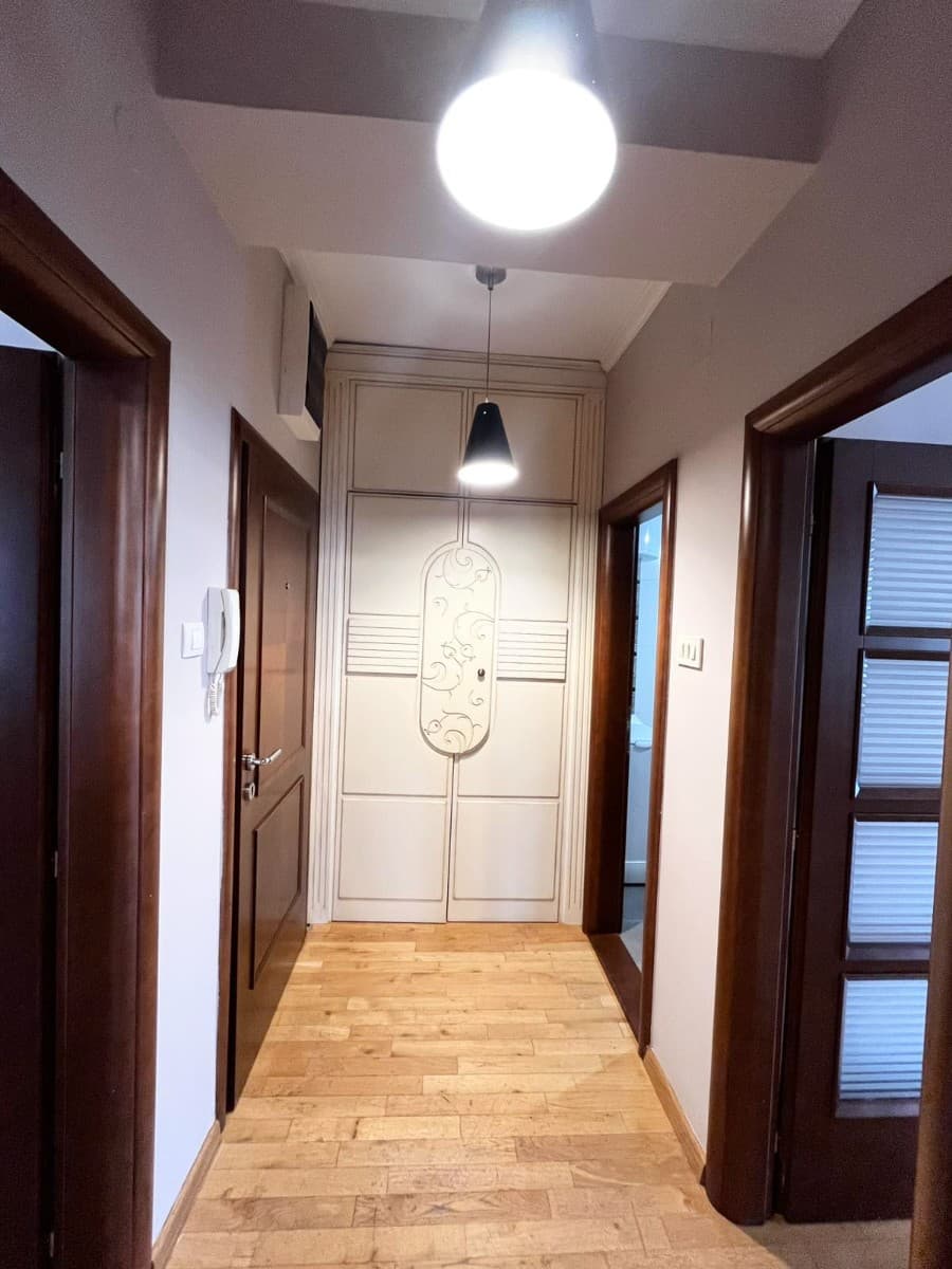 Izdaje se dvosoban stan