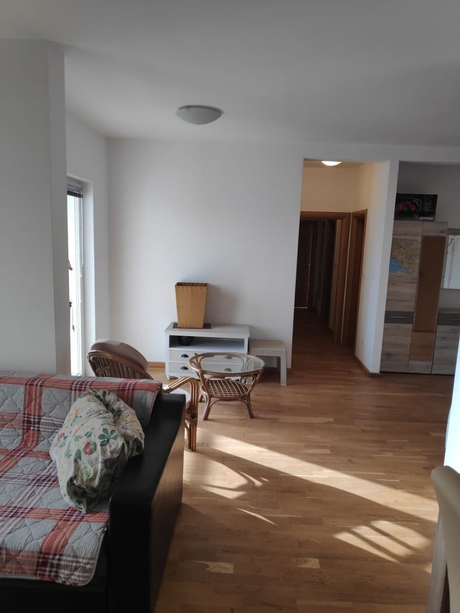 Izdaje se dvosoban stan