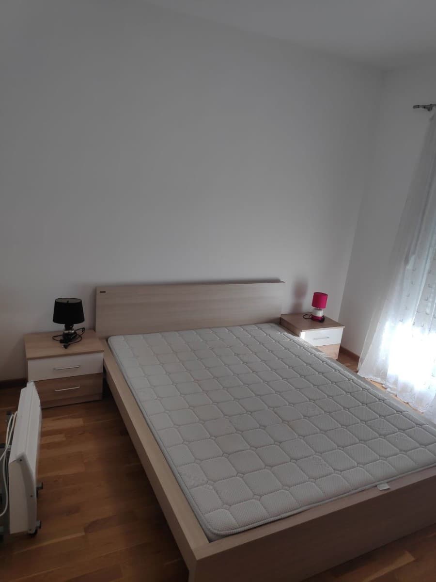 Izdaje se dvosoban stan