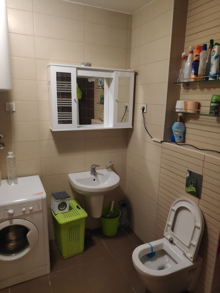 Izdaje se dvosoban stan