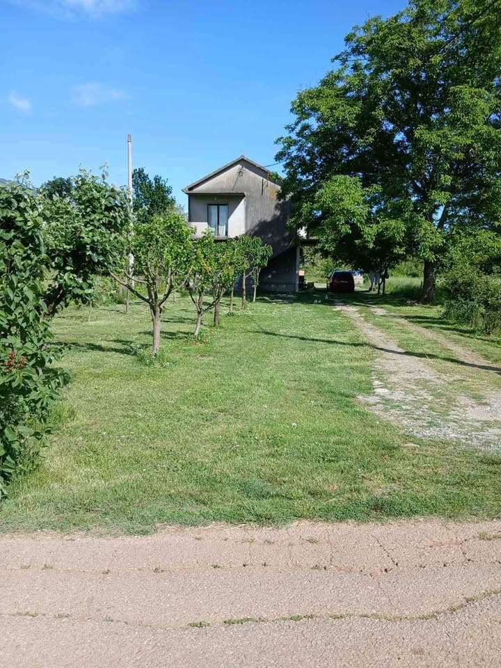 Prodaje se kuca