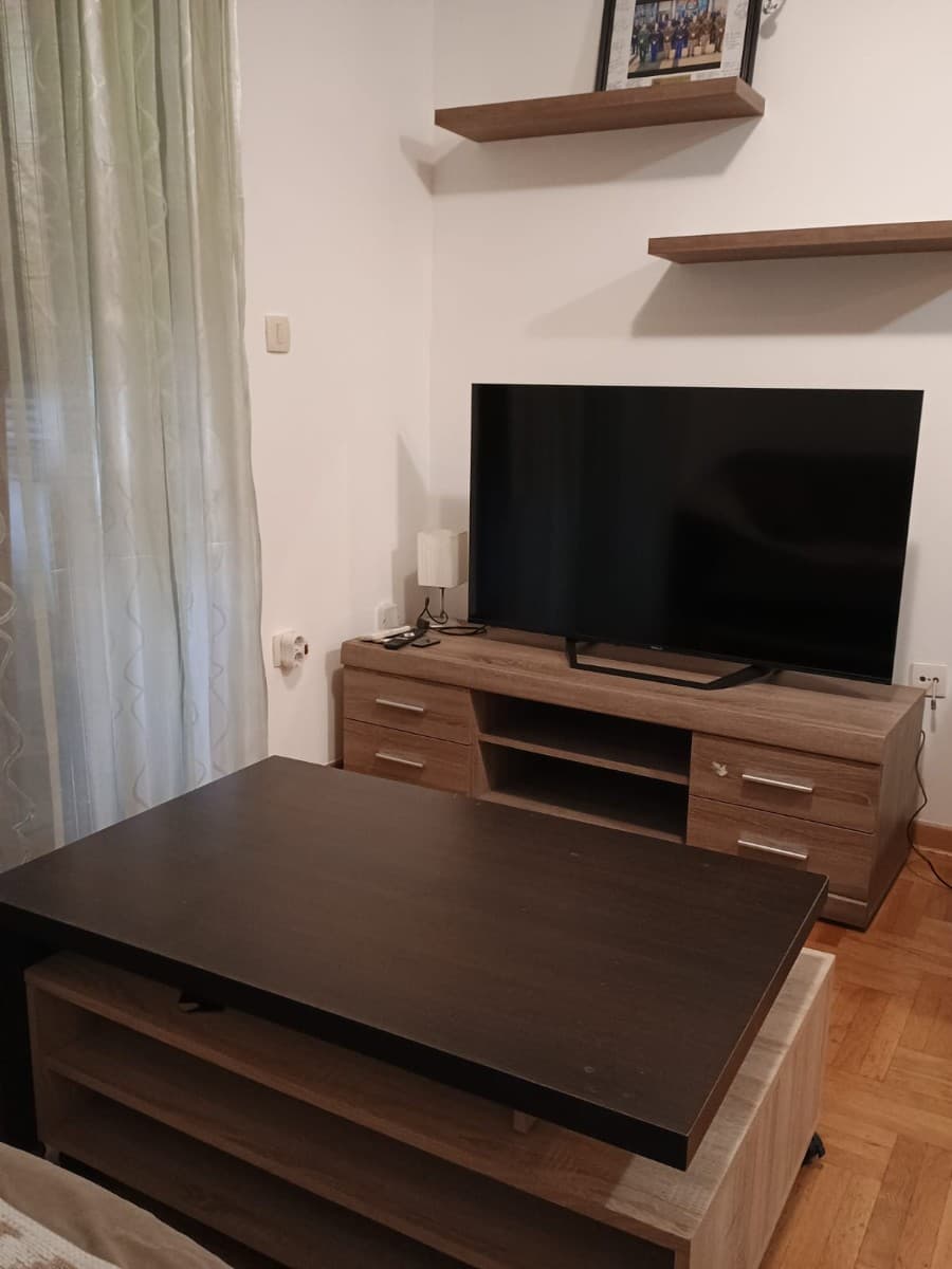 Izdaje se stan