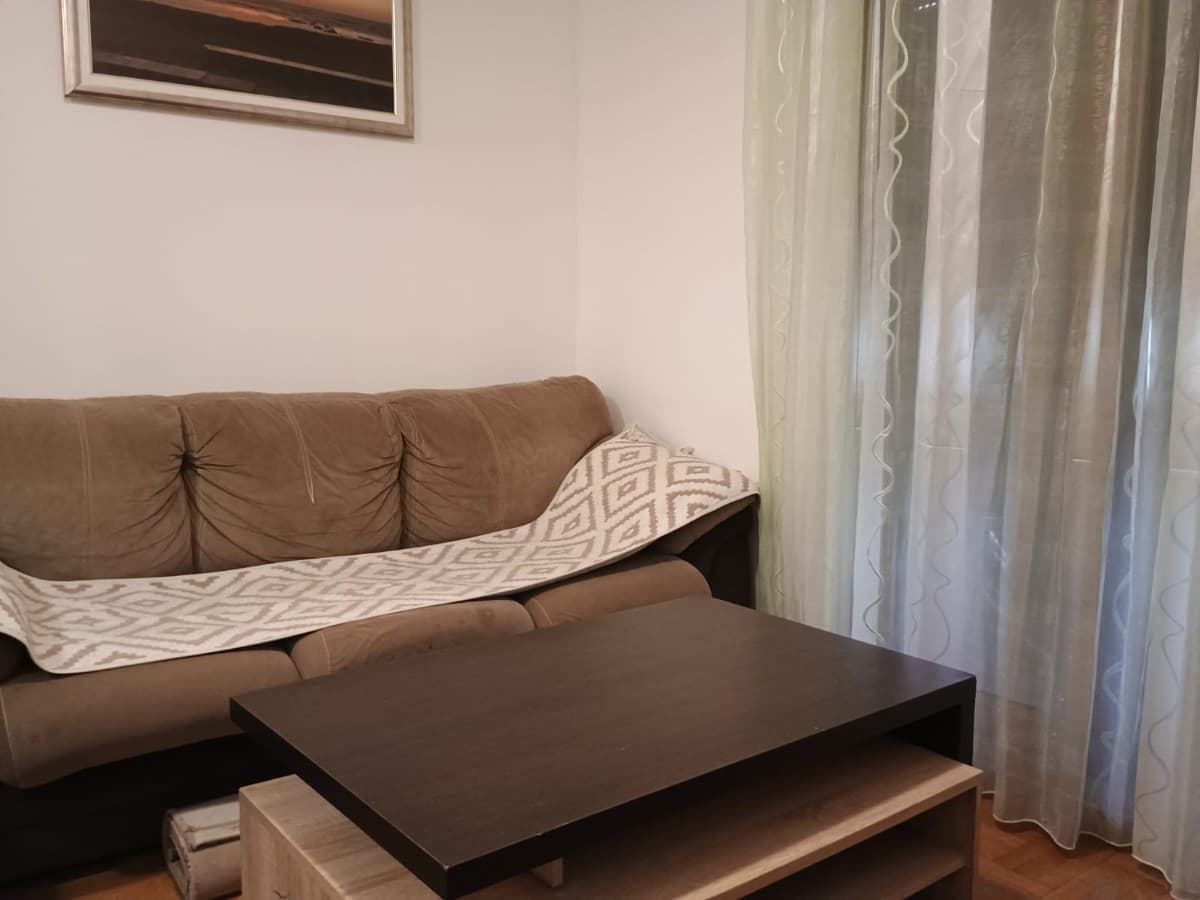 Izdaje se stan