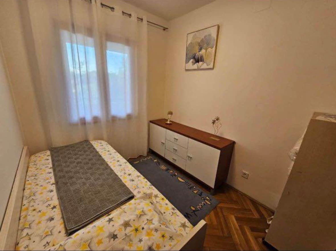 Izdaje se dvosoban stan