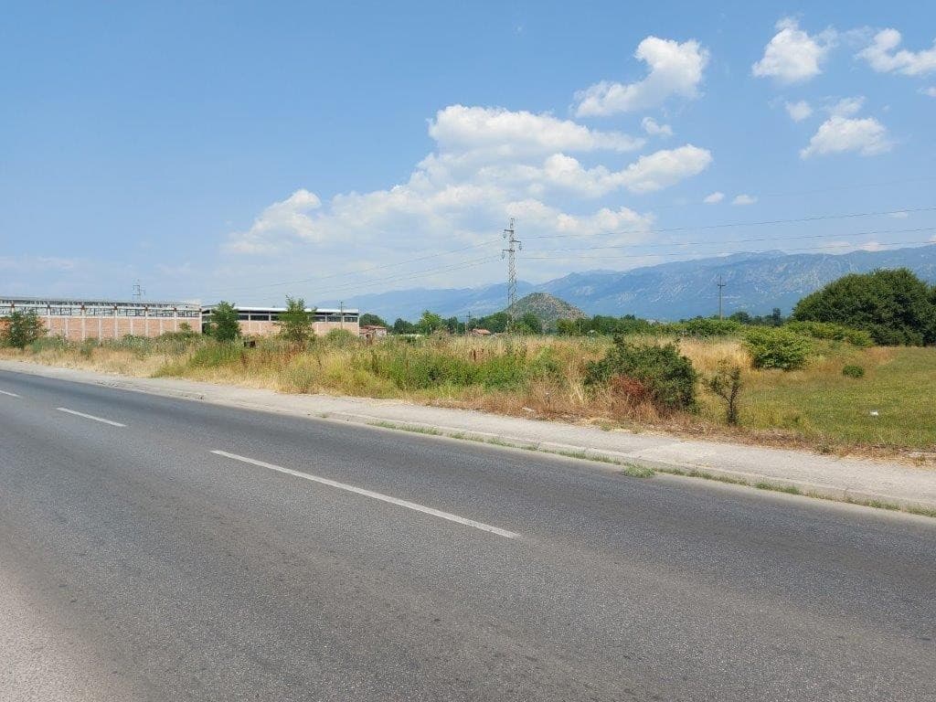 Na prodaju plac od 6500m2