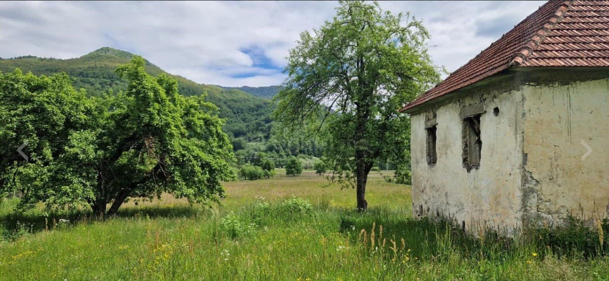 Prodaje se urbanizovano zemljiste