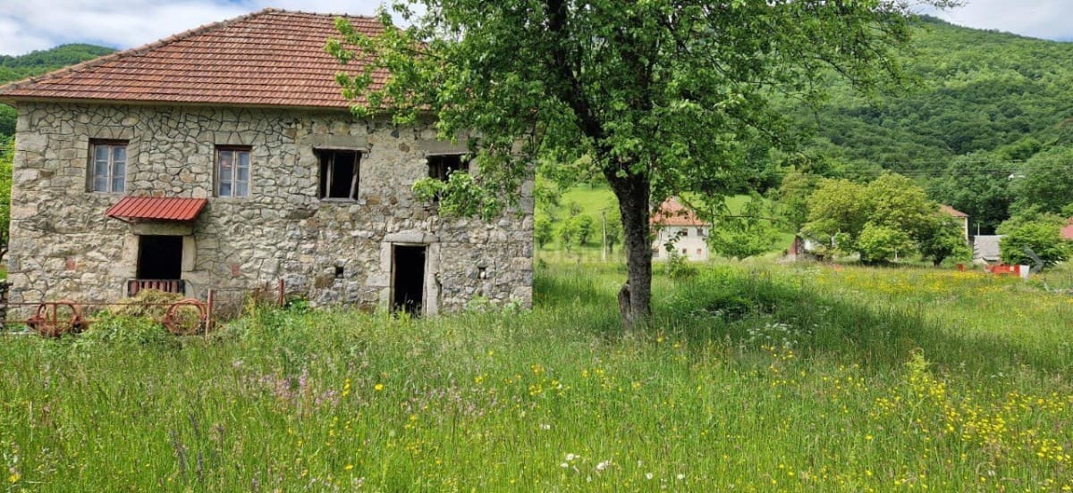 Prodaje se urbanizovano zemljiste