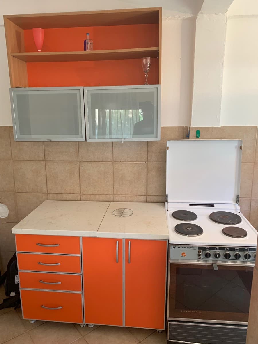 Izdaje se stan u okviru kuće